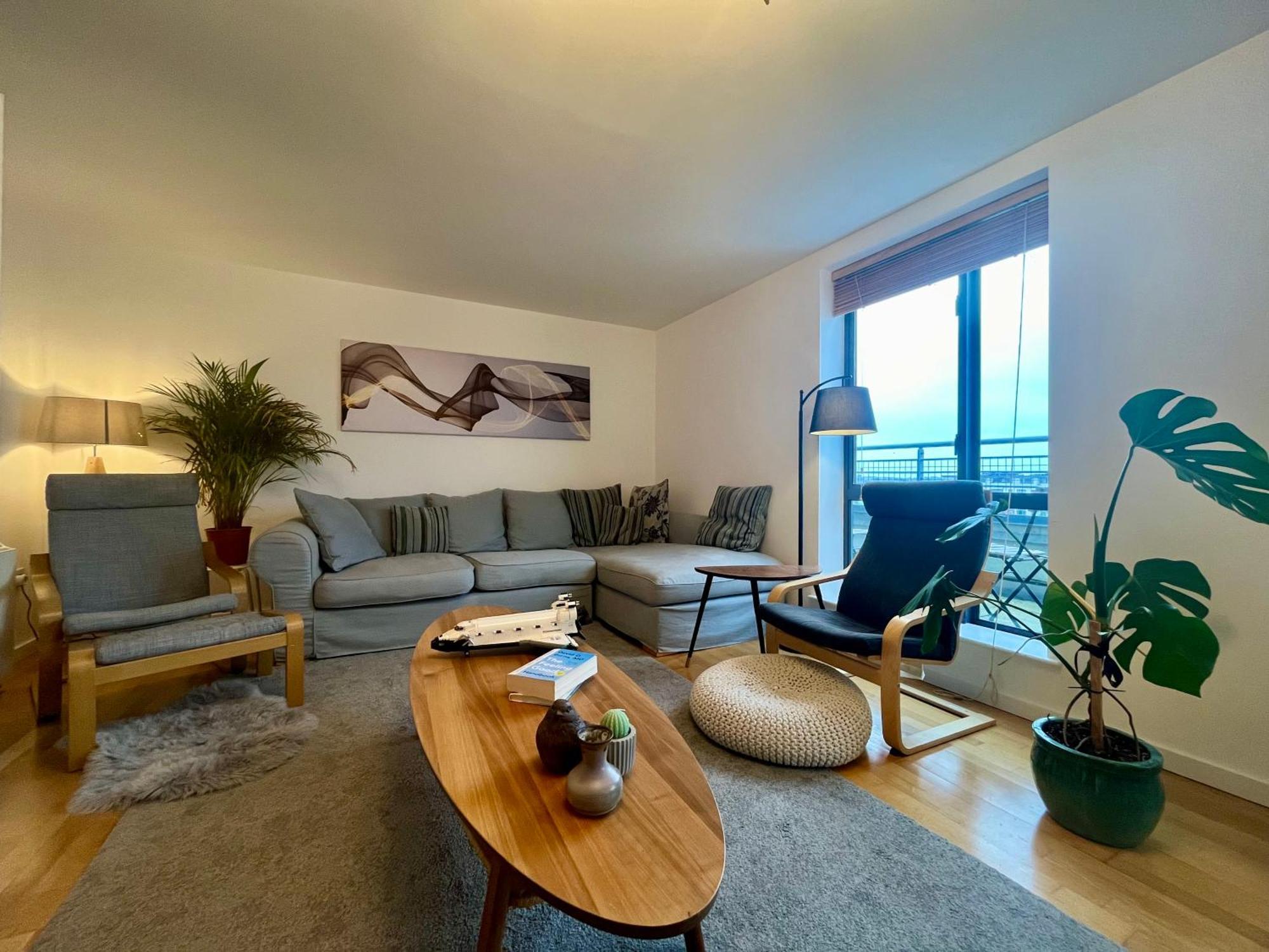 Exclusive King-size Bed Comfort With Serene Garden View Habitación en casa particular